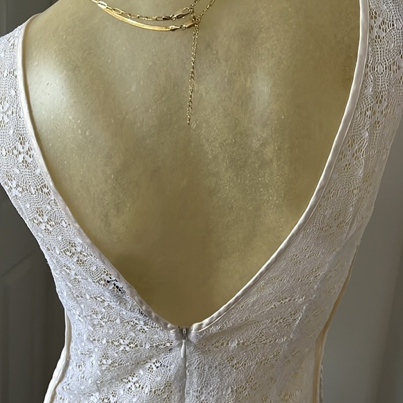 Stunning Dolce & Gabanna Sheer Lace Dress - Picture 7 of 10